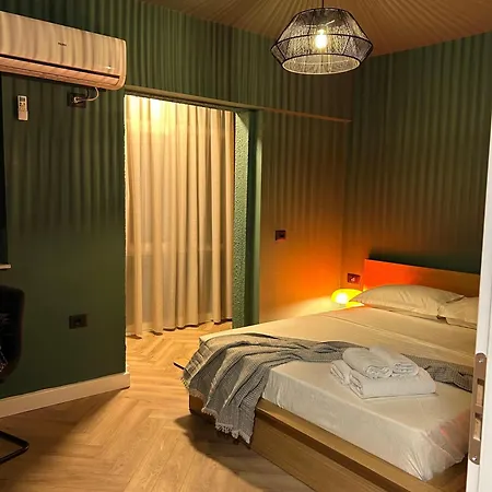 Modern Luxe Escape Polisi i Vogel