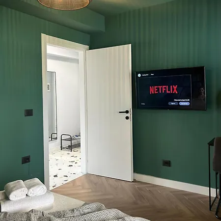 Modern Luxe Escape * Polisi i Vogel