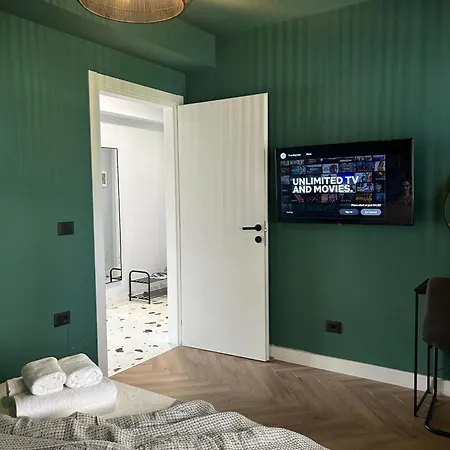 Modern Luxe Escape * Polisi i Vogel