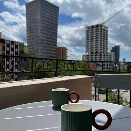 Modern Luxe Escape * Polisi i Vogel